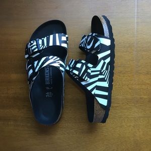 Birkenstock 36 Sandals Black and White Pattern